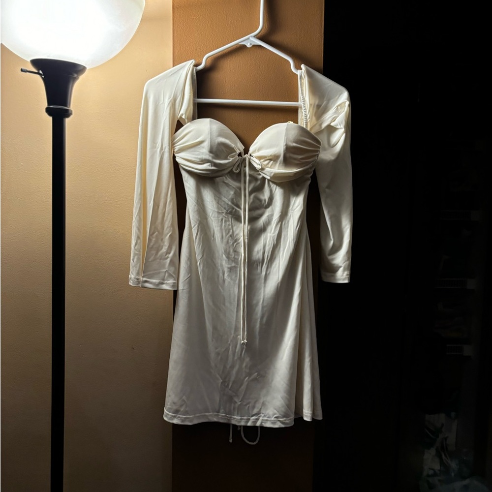 NWT Women/juniors size M cream colored Clara Mini dress